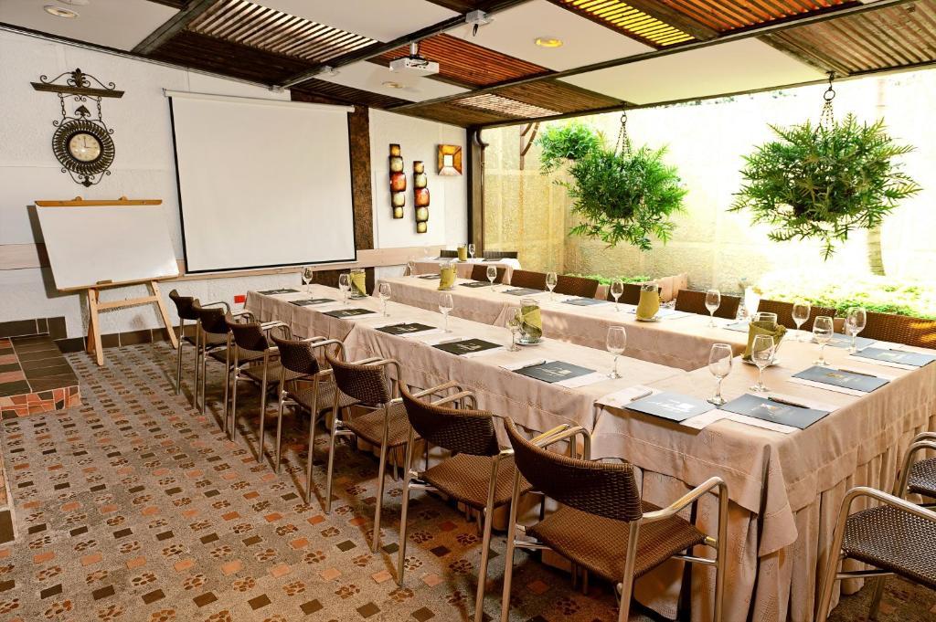 Hotel Alameda De La 10 メデジン エクステリア 写真